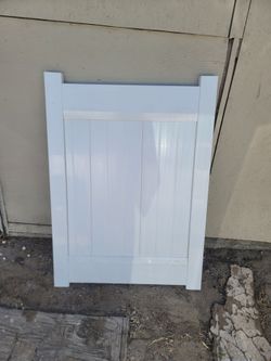 white vinyl gate 4 ft tall