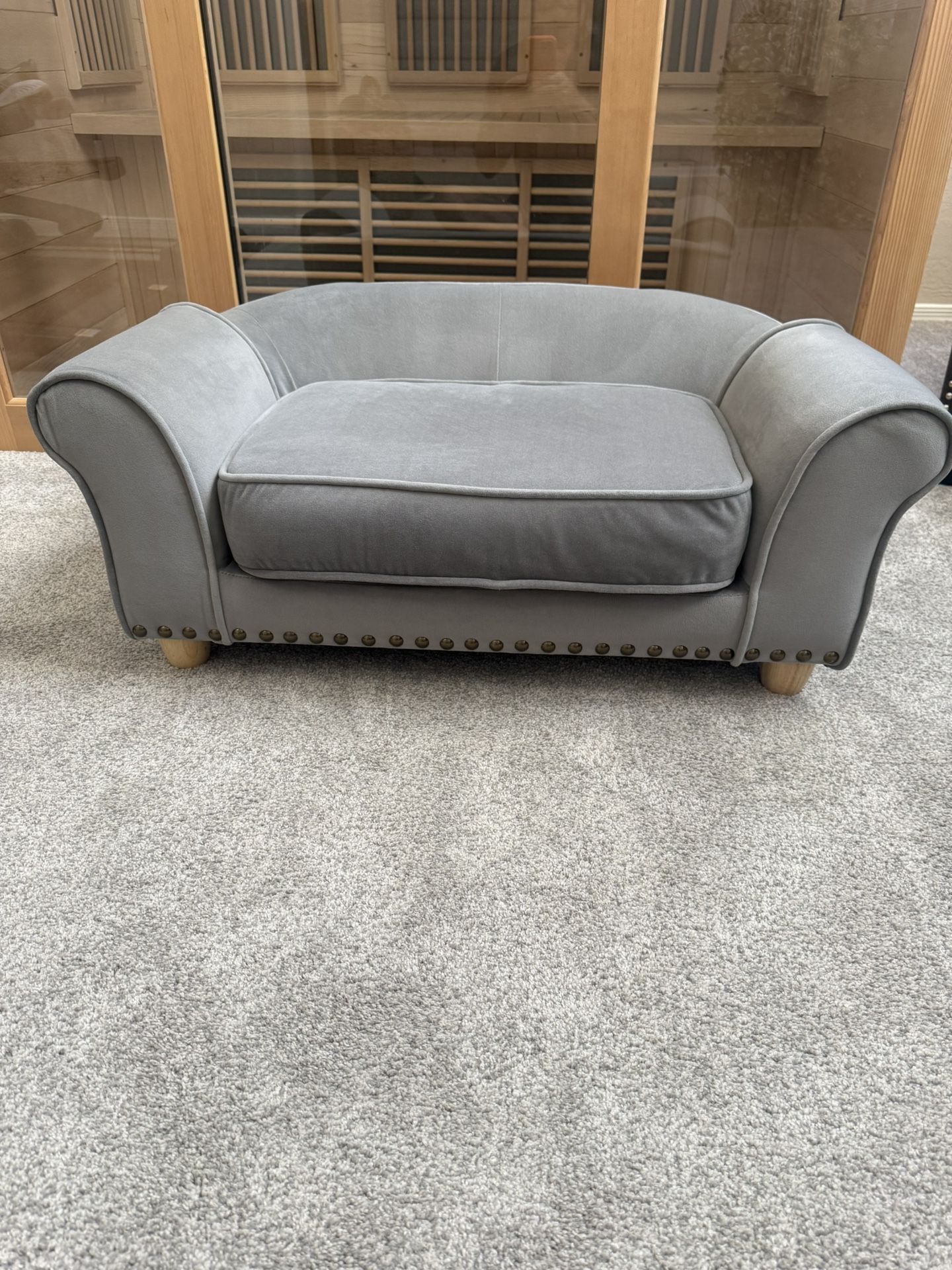 Critter Sitters 34 inch Faux Velvet Pet Bed Sofa for medium sized dogs & cats New Condition!