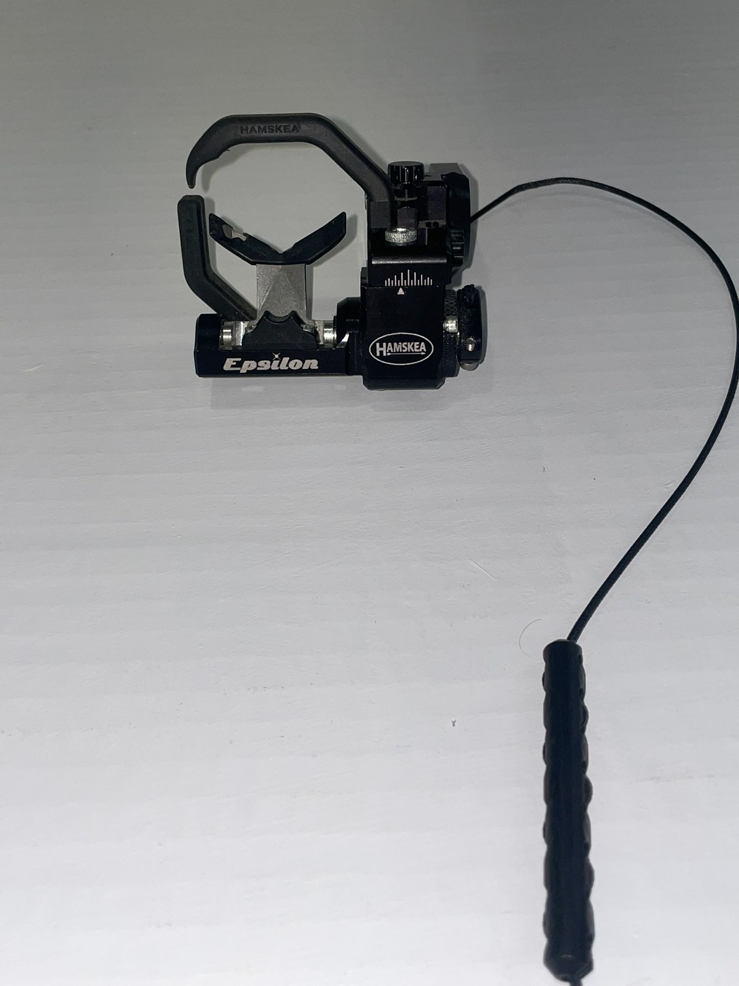 HAMSKEA Epsilon Arrow Rest with Mathews Approved Bracket - Black, Right Hand...