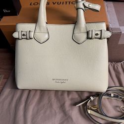 Burberry Purse Send Me Offers For It if It’s A Good Offer, I Will Lower The Price For You