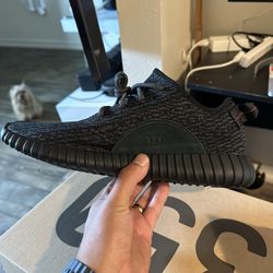 2023 Yeezy Pirate Black 