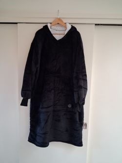 Blanket hoodie - new - 33-1/2" W x 47" L - Denton