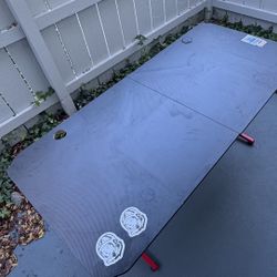 GAMING DESK