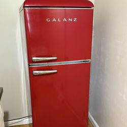 Galanz Retro Style Refrigerator High Gloss Cherry Red