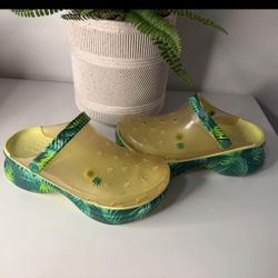 Women’s Crocs Classic Platform  Size 11