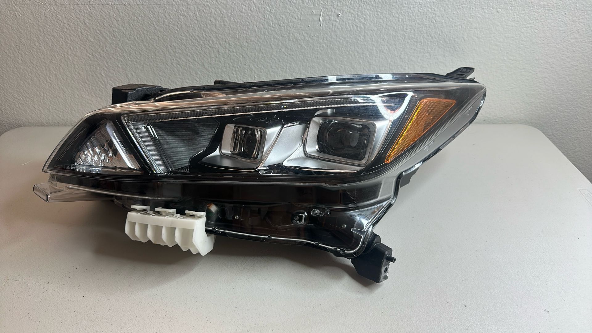 2018 - 2022 NISSAN LEAF LH HEADLIGHT OEM
