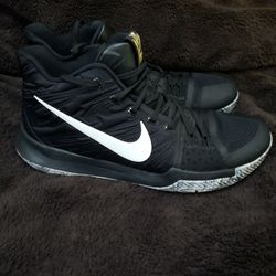 Kyrie Sz 13