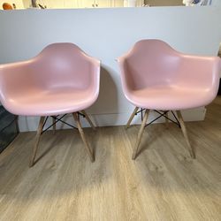 Herculaneum Plastic Chair with Arms and Wooden Legs