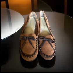 Predictions Women's Sz 61/2 Tan Suede Leather Loafers w/tied bow accents