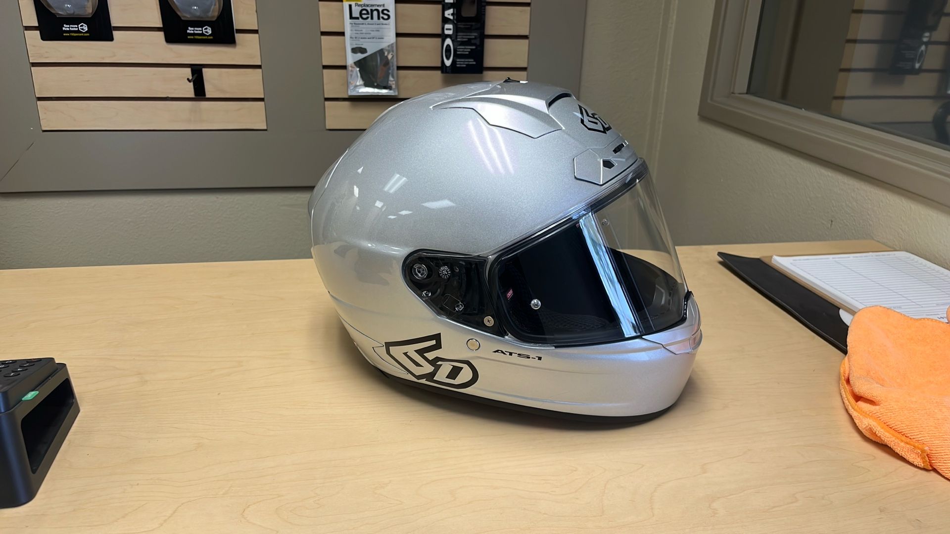 6D ATS 1R Adult Street Bike Helmet Size Large 6D ATS 1R Adult Street Bike Helmet Size Large