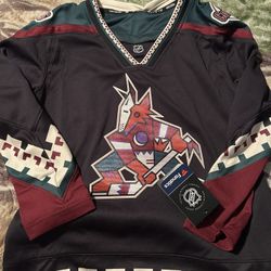 Fanatics Arizona Coyotes Women’s Jersey SMALL