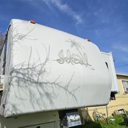 2001 5th Wheel Trailer