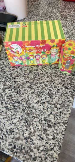 Sonny Angel Flower Gift Mini Figure