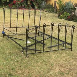 bed frame All complete set asking $99 Or It’s offer All Metal