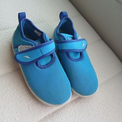 Speedo water shoes size 9/10