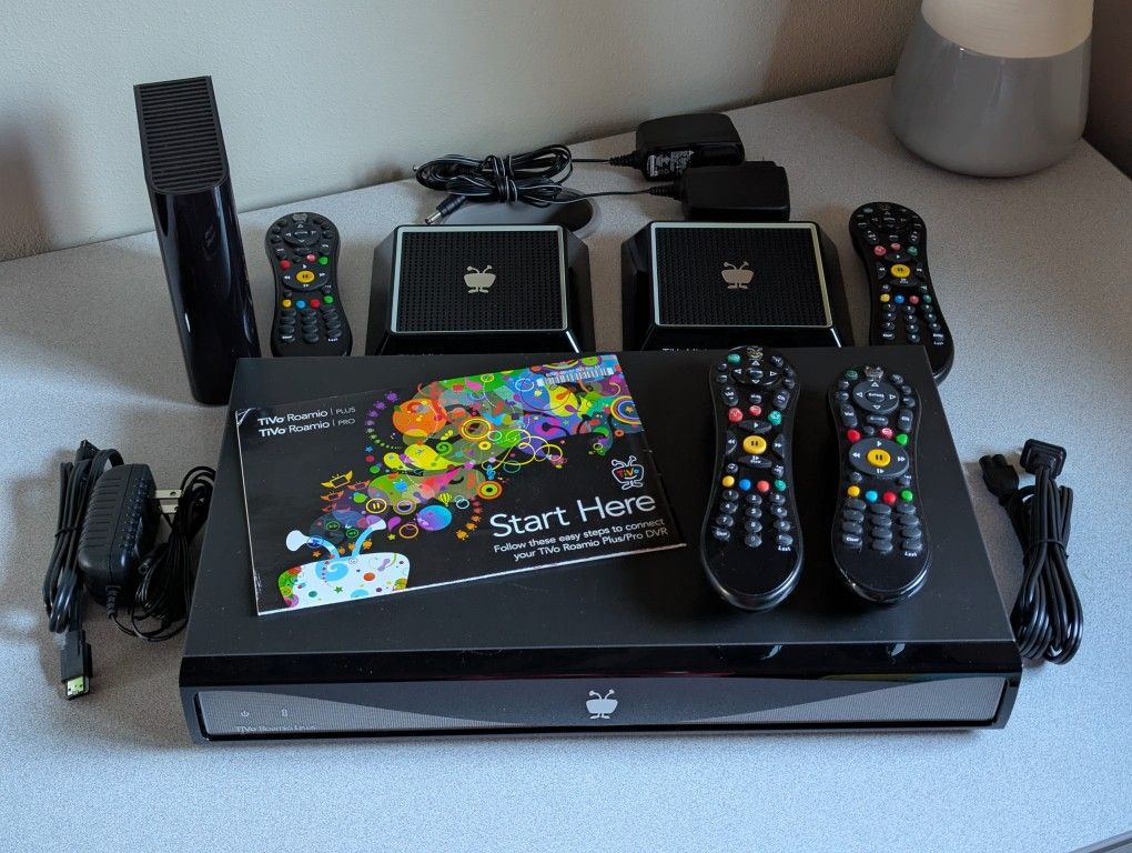 Tivo Romio Series 5 1 TB HD Lifetime Service, 2 Tivo Minis, extra HD