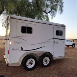 2003 Logan 2-horse Slant Qualifier 50 Horse Trailer