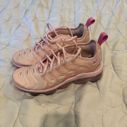 Women’s Nike vapor max size 8