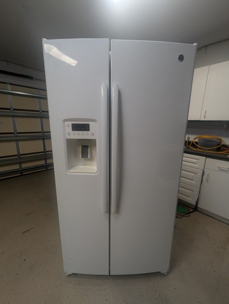 GE Side By Side Refrigerator 