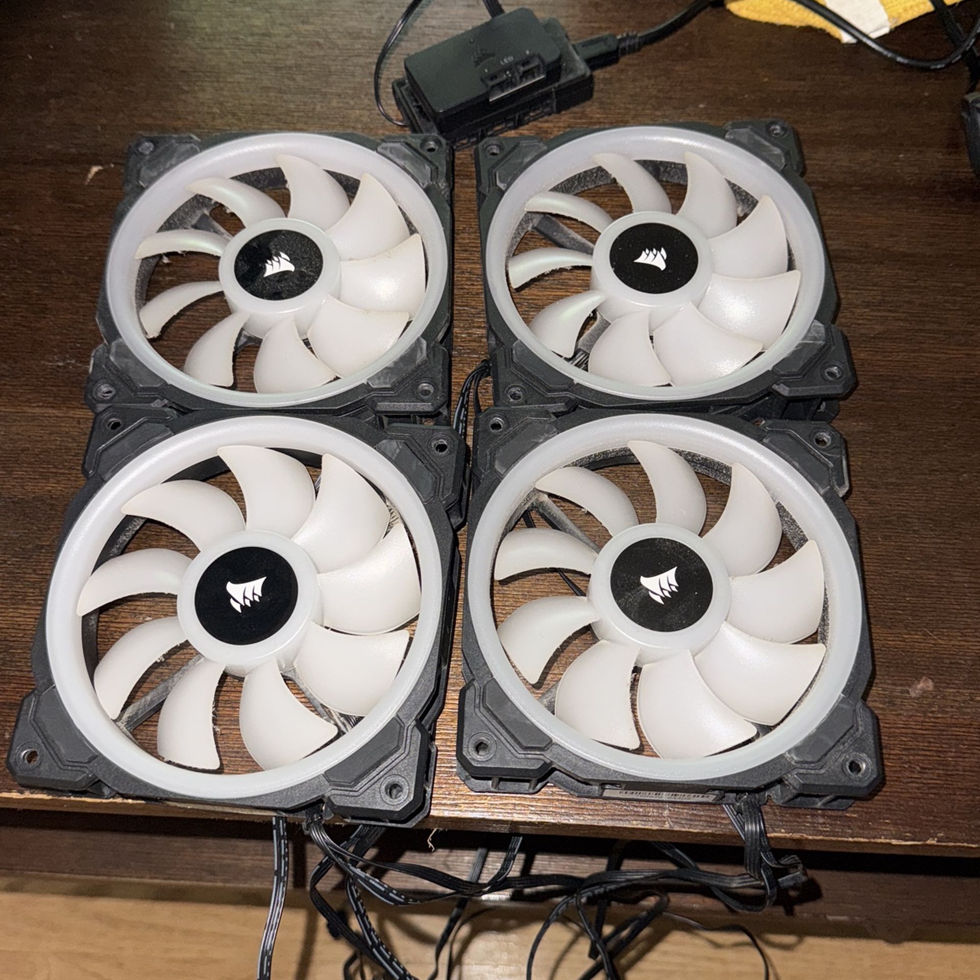 4 Corsair LL120s + RGB HUB