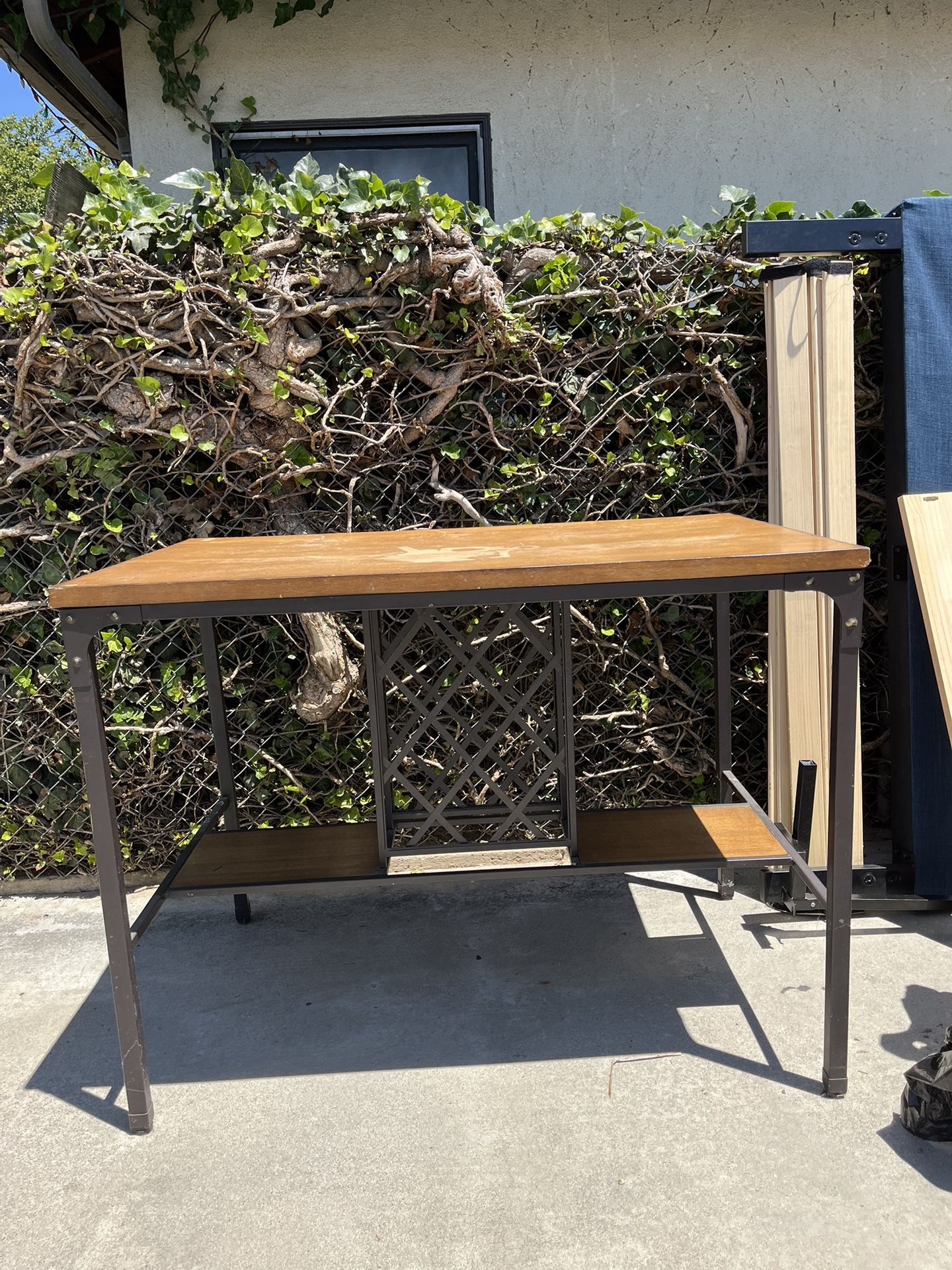 Free Wine Table