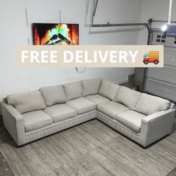 Clean Sectional Couch 🛋️- FREE DELIVERY 🚚 