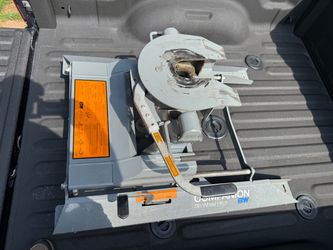 B & W Companion 5th Wheel Hitch