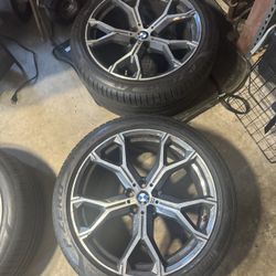 2025 BMW X7 M staggered wheels 21” Run flat 