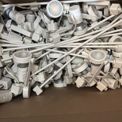 40 Plus Track Light Heads With 10 extensions And Bulbs 