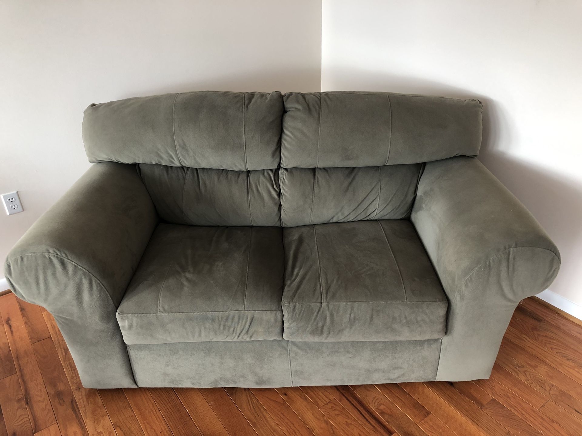 Couch, excellent shape. Rarely used and only selling as I’m downsizing.