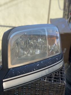 2007 Mitsubishi raider headlight