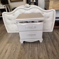 Dreamy Bedroom For a Little Star - Headboard & Night Stand