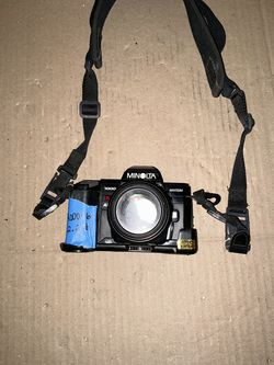 Minolta Maxxum 7000 AF 35mm SLR Film Camera with Camera Strap