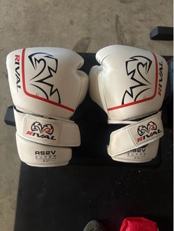 RSV 2.0 Boxing Gloves – 16oz (White)