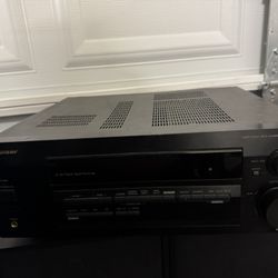 Pioneer Receiver + 2 Yamaha Speakers 
