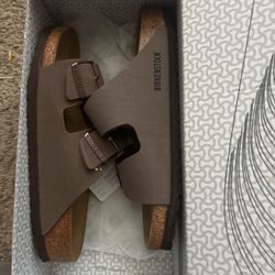 BIRKEN STOCK SANDALS SIZE 8/8.5 womens for pick up