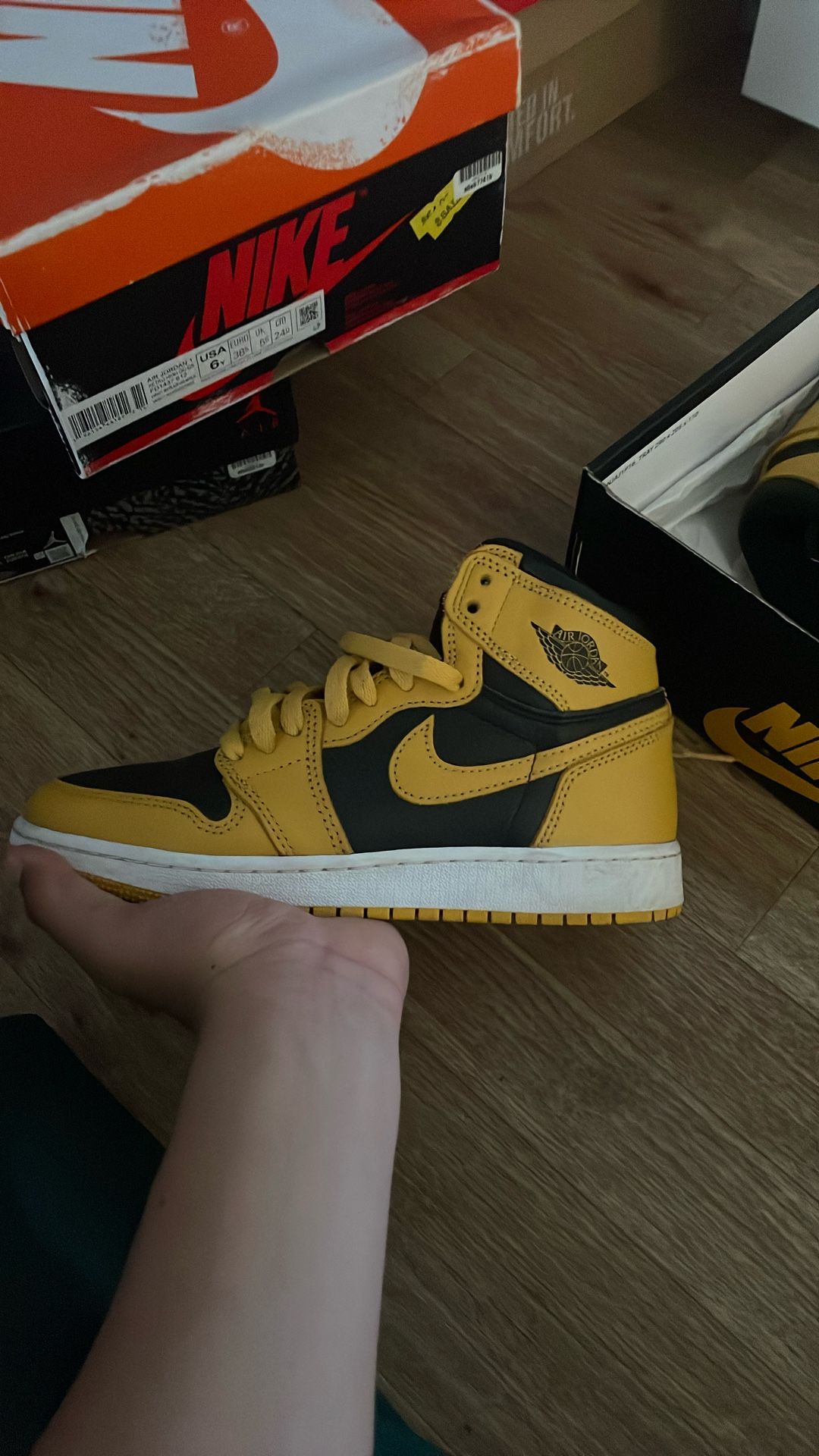 Jordan 1 Retro High Pollen size 5.5y