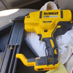 DeWalt 18 Gage Brad Nailer 