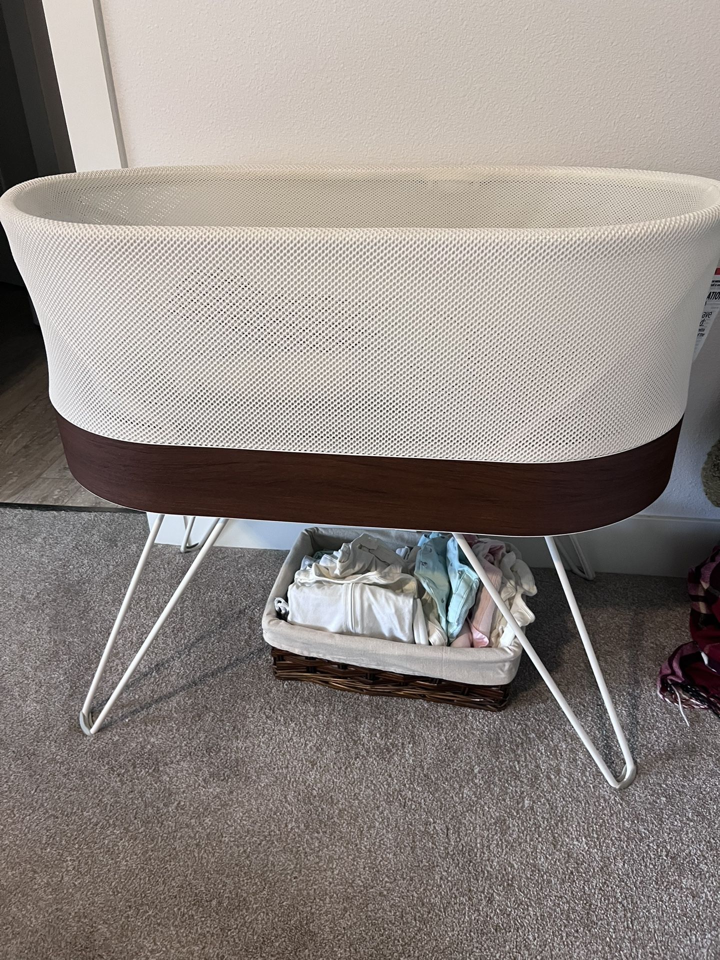 SNOO Smart Sleeper Bassinet – Great Condition + Extras