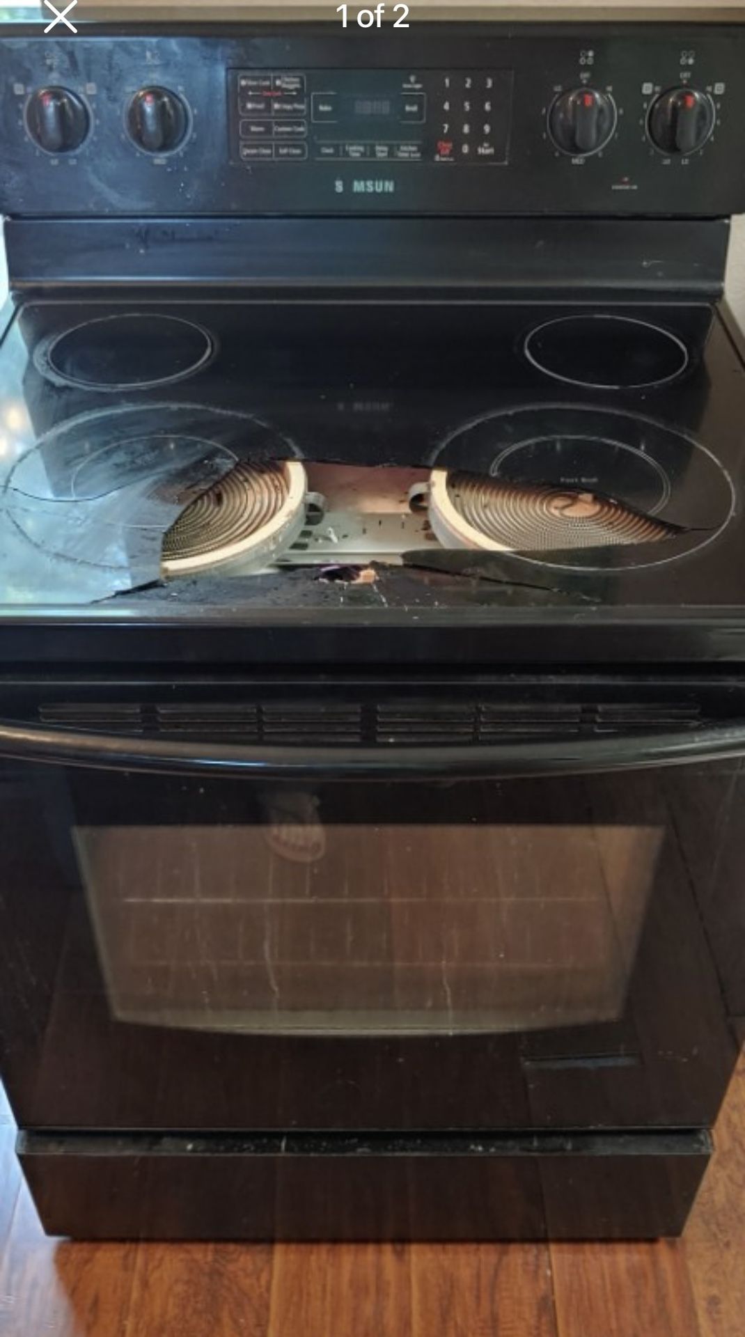 Samsung Stove with shattered Glass top