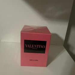 Valentino Donna Born in Roma