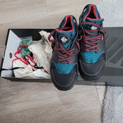 Gucci Nike Huarache 100% Authentic Like New