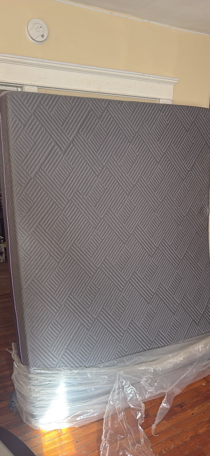Queen Size Polaris ActivAir -12 Inch Hybrid Mattress