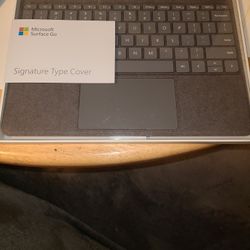 Microsoft Surface Go. Signature type cover