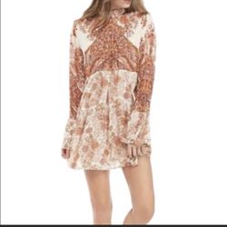 Free People Floral dress size M, Boho , Cut Out Back with a tie. New with tags