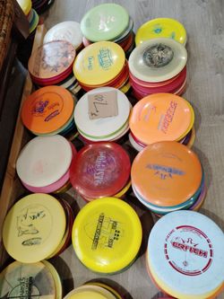 Frisbee golf discs
