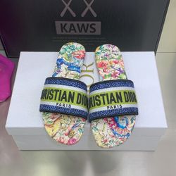 Fashionable Printed Flip Flops 