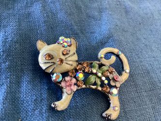 Betsey Johnson Beige Floral Cat Brooch/ Pendant W/ Enamel Coating & Sparkling Rhinestones