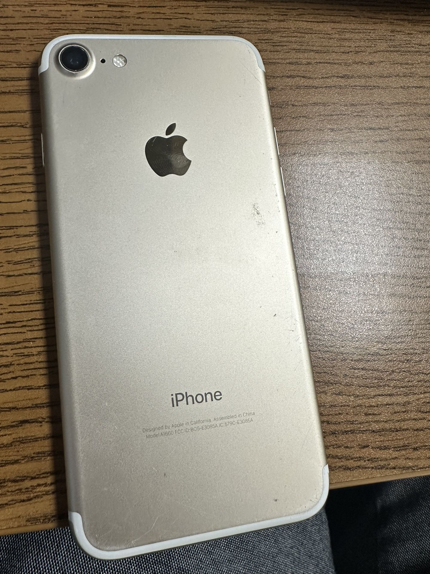 Apple iPhone 7 (A1660)