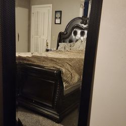 QUEEN SIZE BED AND MATCHING MIRROR